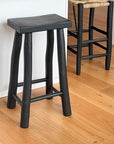 Tabouret de cuisine en bois massif artisanal noir style minimaliste