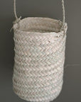 Cesta colgante tejida de hoja de palma M