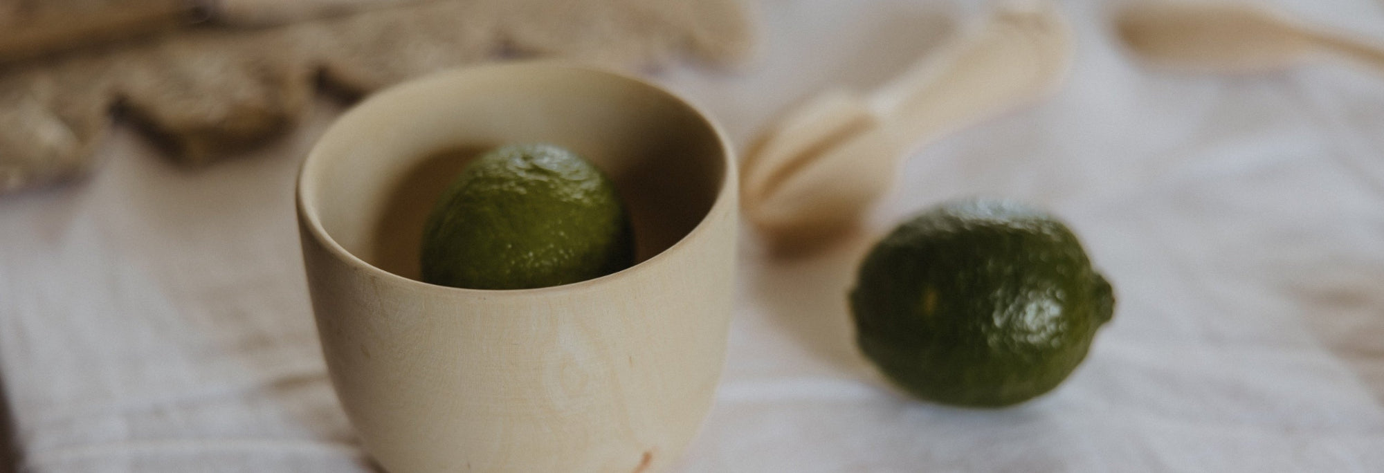 Coupelles artisanales en bois de citronnier – vide-poches ou accessoires déco pour cuisine, salle de bain ou salon.