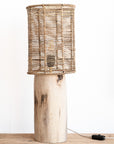 Lampe à poser SHEDO noyer brut et corde fine ajourée tressée main – pièce unique – Cosydar