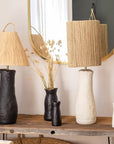 Lampe TANA SCULPT grès sculpté et vases assortis sur console bois – décoration bohème – Cosydar