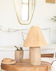 Lampes TANA bois raphia conique en situation – décoration salon bohème naturel – Cosydar