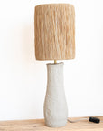 Lampe de table grès blanc raphia naturel filé TANA SCULPT – lumière douce ambiance naturelle Cosydar