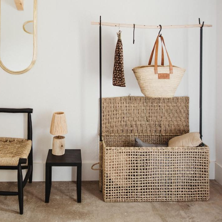 Lampe Artisanale en Noyer Tressée en Raphia - COSYDAR