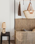 Lampe Artisanale en Noyer Tressée en Raphia - COSYDAR