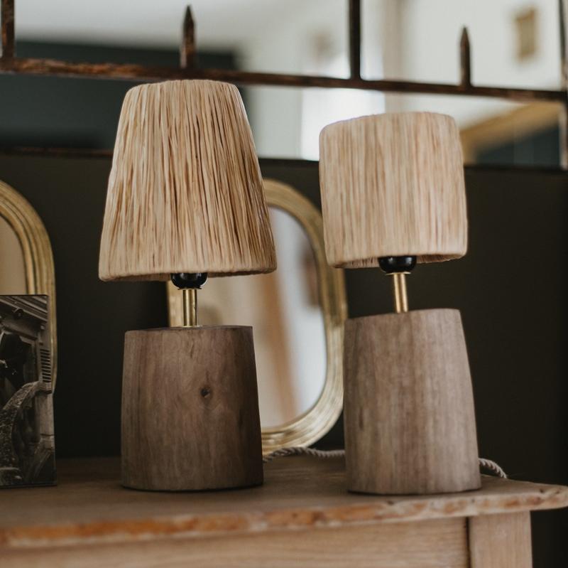 Lampe à poser artisanale en noyer et raphia - COSYDAR