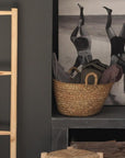 Panier artisanal Sooki en doum tressé, accessoire déco bohème pour salon ou chambre