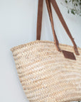 Panier Cabas ARTISAN accroché - vue de profil montrant la capacité