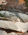 panier tressé en fibre naturelle mis en situation avec des anses tressées COSYDAR