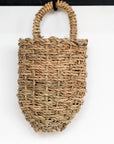 Panier mural ZEN à accrocher en corde de palmier, tressé à la main avec anse tressée. Idéal pour une décoration murale bohème et naturelle.