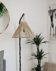 pied de lampadaire noir avec suspension en fibres naturelles