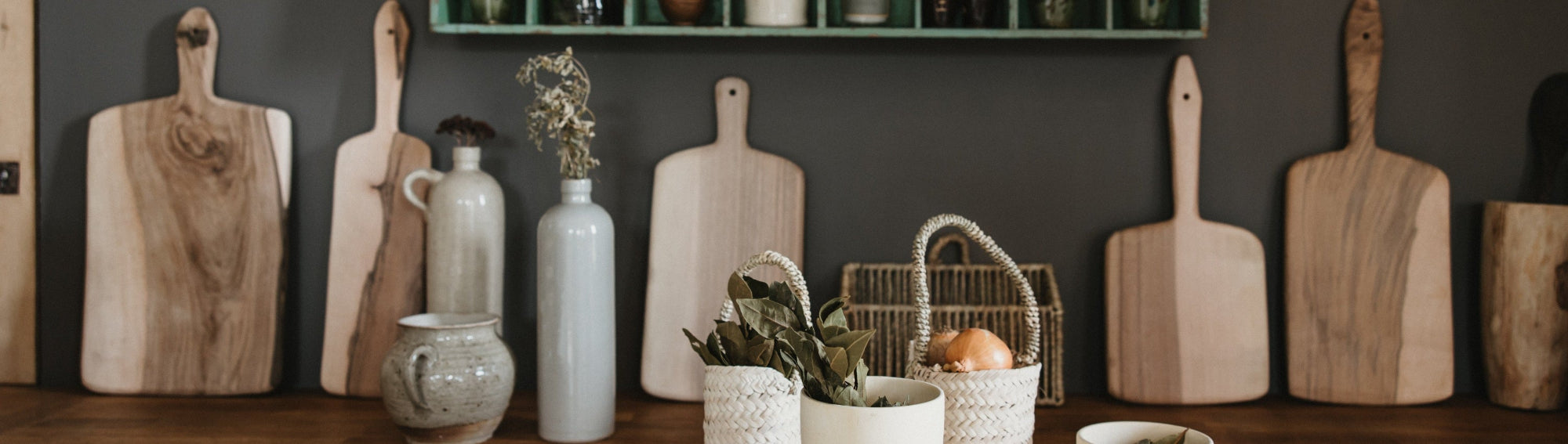 Planche à découper design en noyer naturel – Accessoire de cuisine élégant
