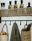 Rangement mural tressé BENRI avec crochets – étagère cuisine bohème naturelle