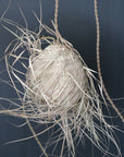 Petite suspension boule tressé en frange de palmier COSYDAR