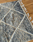 Tapis ethnique en laine bleu et écru, décoration contemporaine faite main – COSYDAR