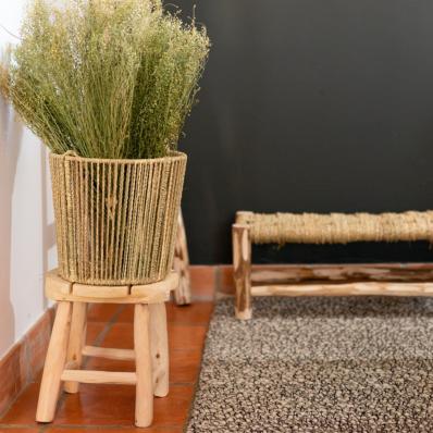 Petite table en bois brut