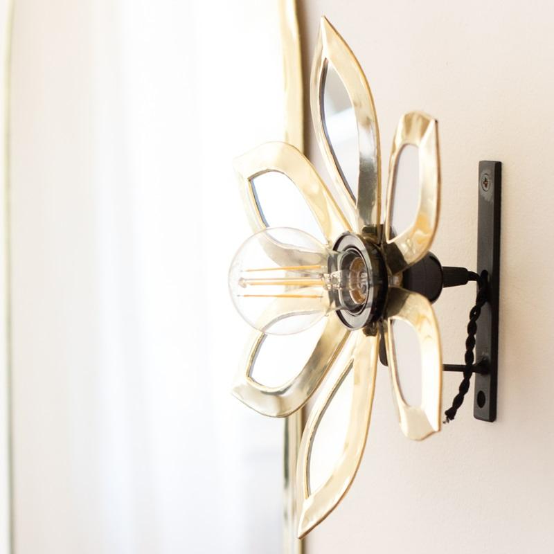 Applique miroir LULE fleur laiton doré 30cm vue de profil - création Cosydar