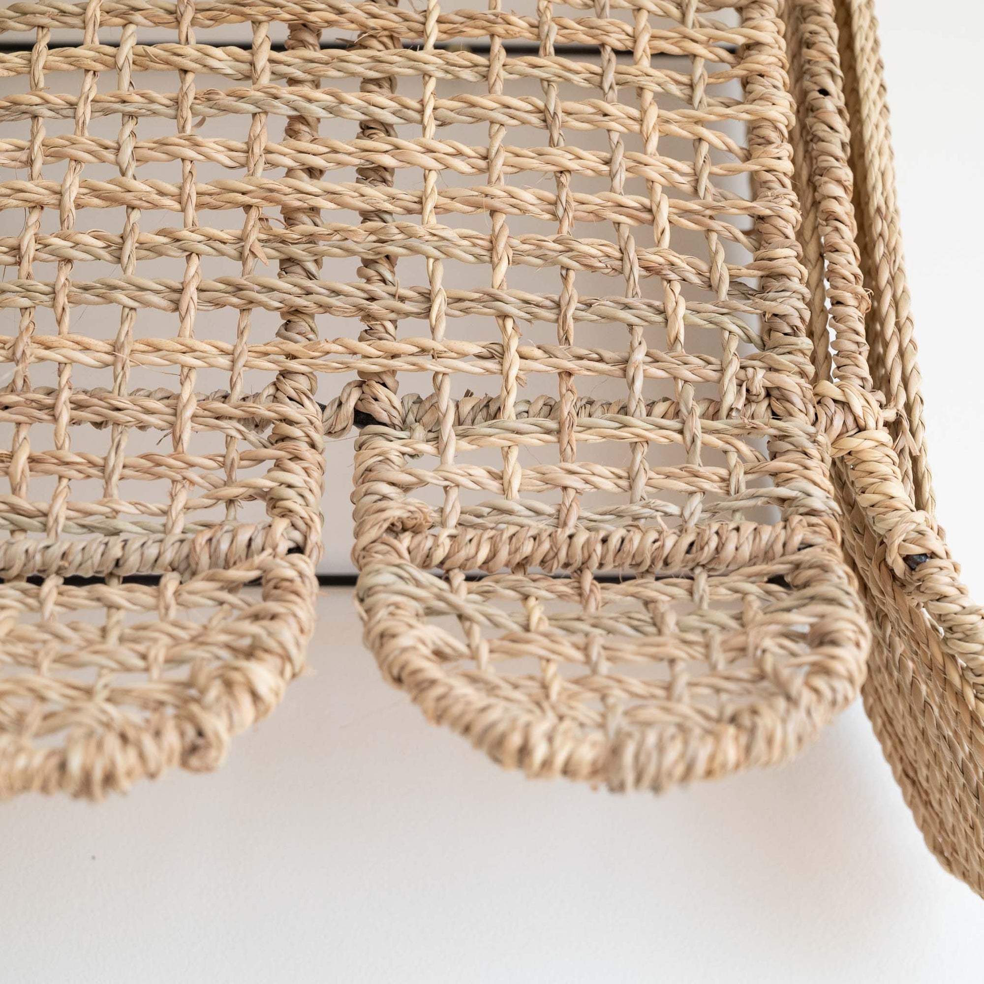 Applique murale tressée en fibre naturelle, détail du tressage COSYDAR