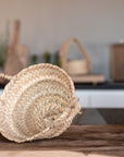 Petit panier ARTIZAN rond en feuille de palmier avec anses tressées
