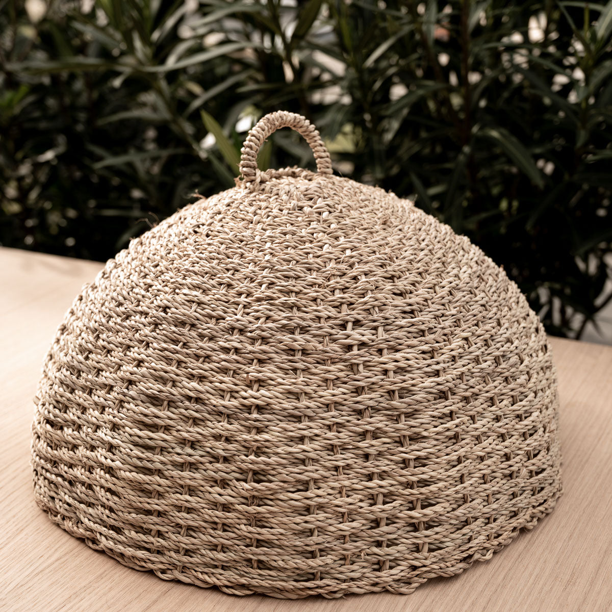 Grande cloche alimetaire tressée en corde de palmier - Fait Mains - Cosydar