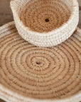 Détail du Tressage des Petites Paniéres en Raphia Naturel COSYDAR