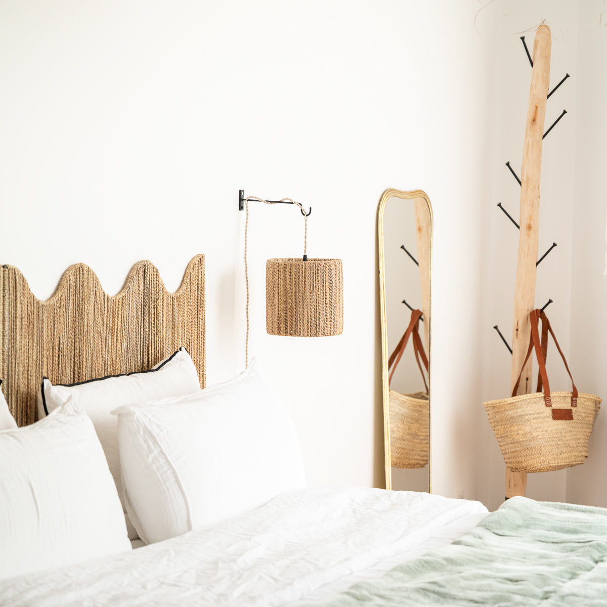 Porte manteaux Design en bois et métal dans une chambre à coucher COSYDAR