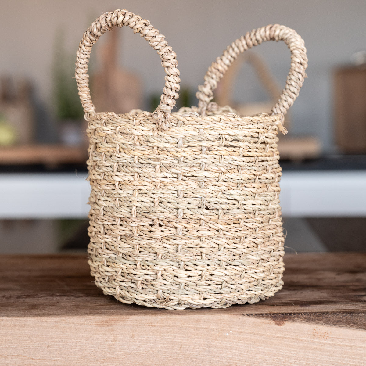 Détail des anses tressées du panier ZEN en corde de palmier