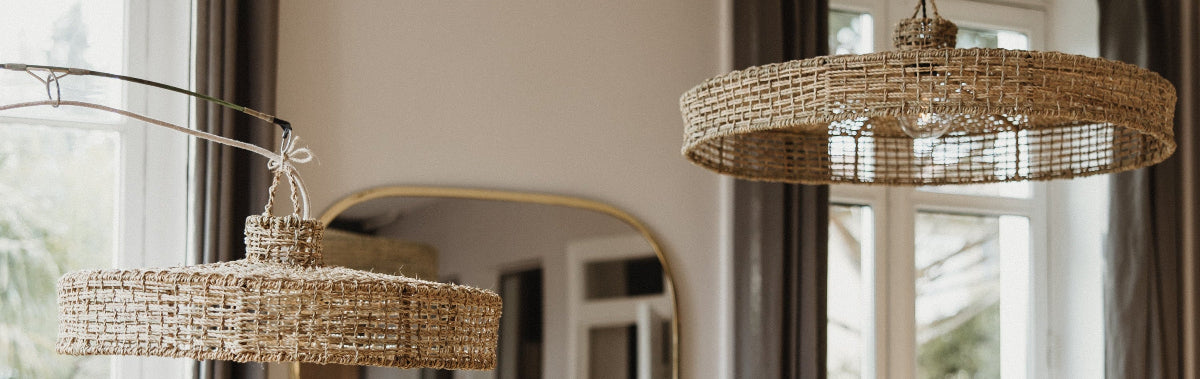 Cuisine décorée avec miroirs et objets au style méditerranéen