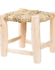 Détail du tressage en doum et structure en bois du Petit Tabouret en bois 20cm