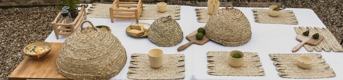 Accessoires de table en fibres naturelles – ambiance authentique