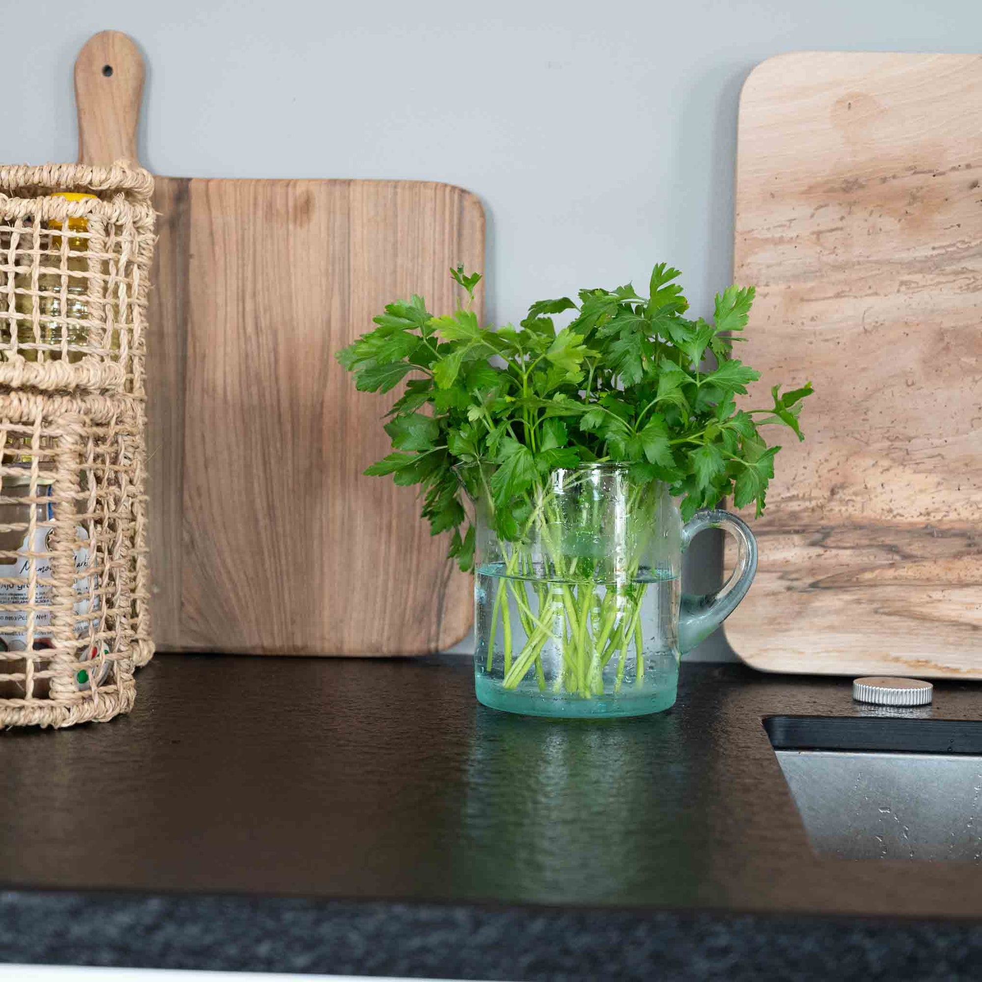 Grande Carafe Ronde en Verre Recyclé BELDI avec Anse et Bec - COSYDAR