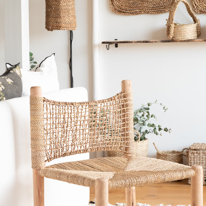 Chaise bois d'eucalyptus tressée corde vue de face design artisanal