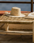 Chapeau décoratif mural en paille tressée naturelle - ambiance bord de mer