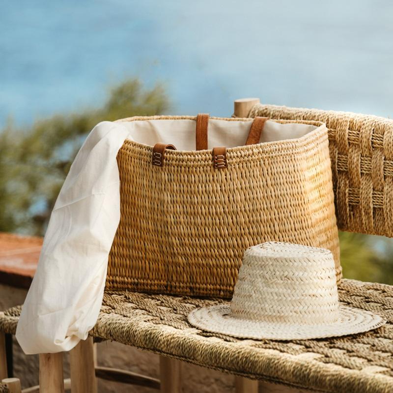 Collection de chapeaux décoratifs muraux en paille tressée artisanale