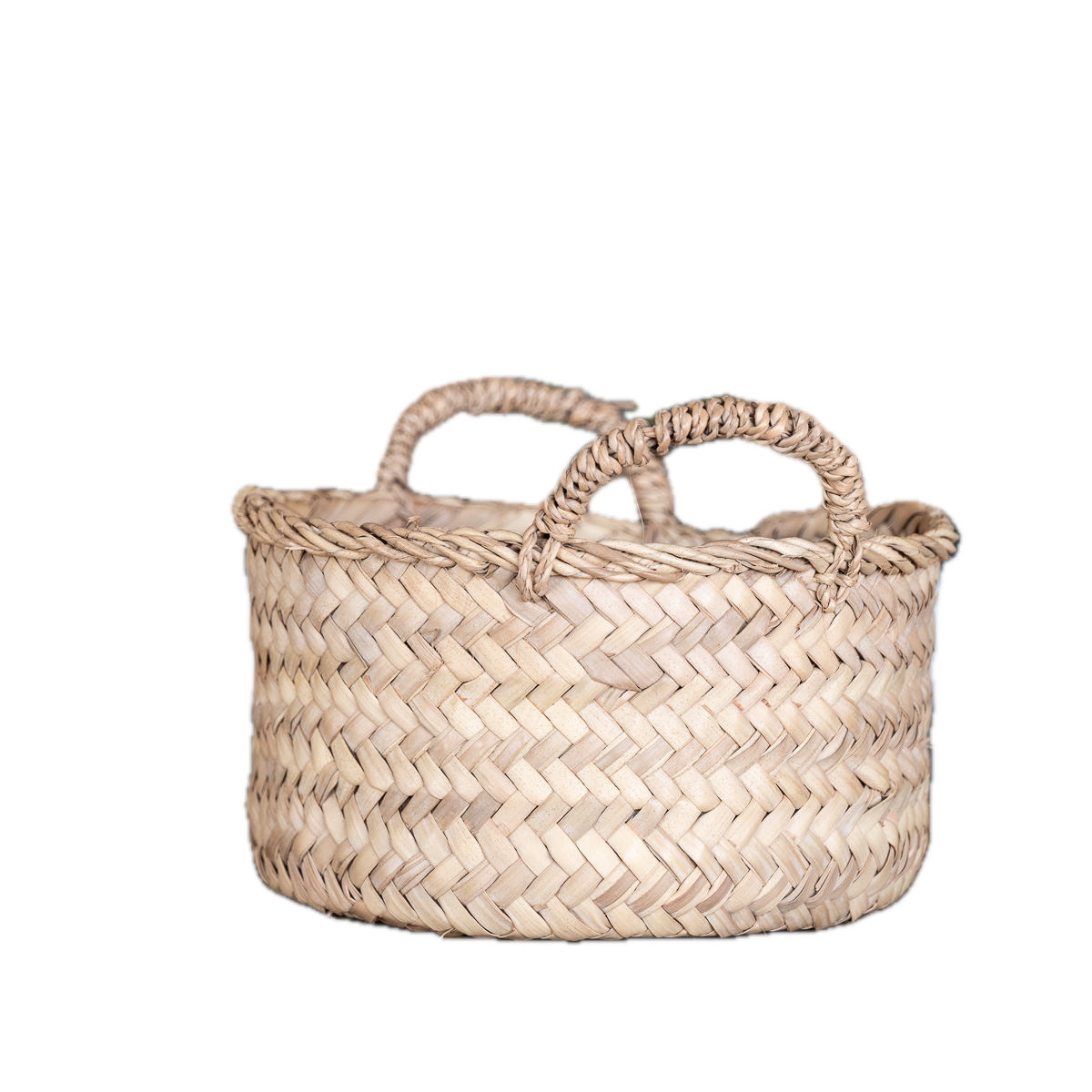 Détail du tressage en palmier de la corbeille artisanale