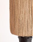 Détail tressage corde de palmier main – abat-jour lampe de table KANO SCULPT – Cosydar