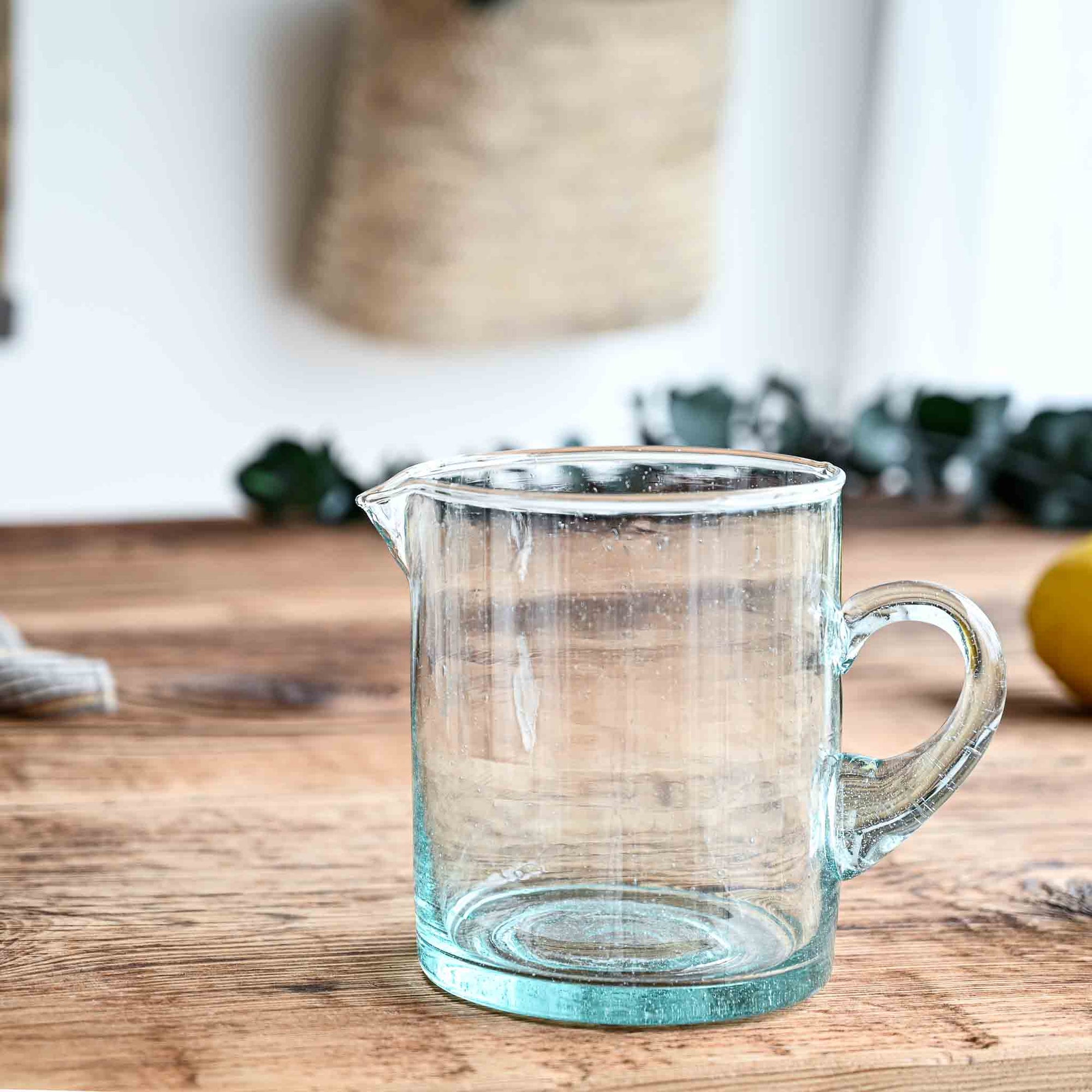 Grande Carafe Ronde en Verre Recyclé BELDI avec Anse et Bec - COSYDAR