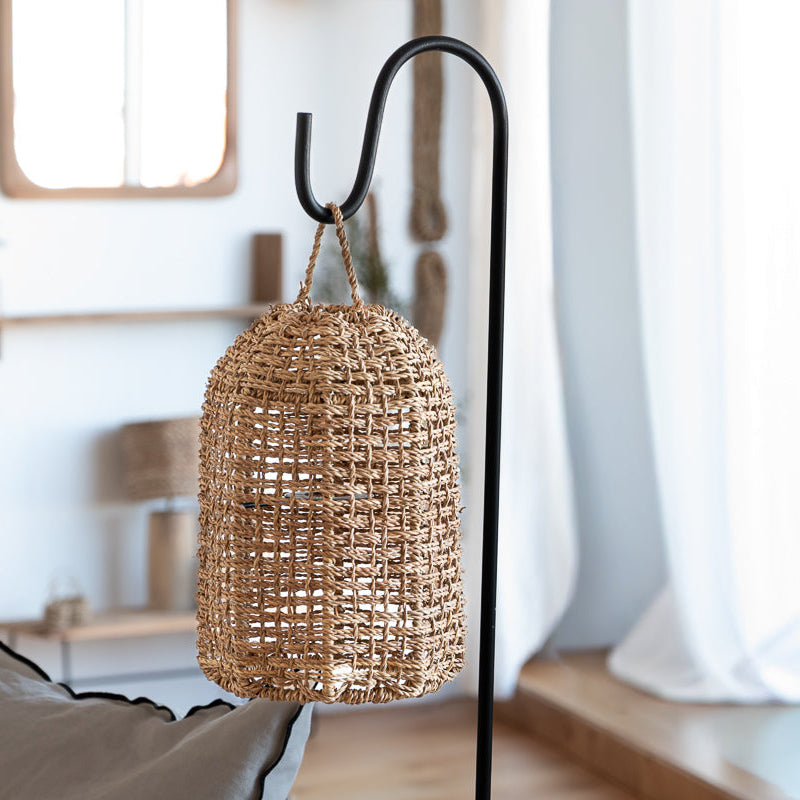 lampadaire support et suspension en fibres naturelles mis en situation dans un salon COSYDAR