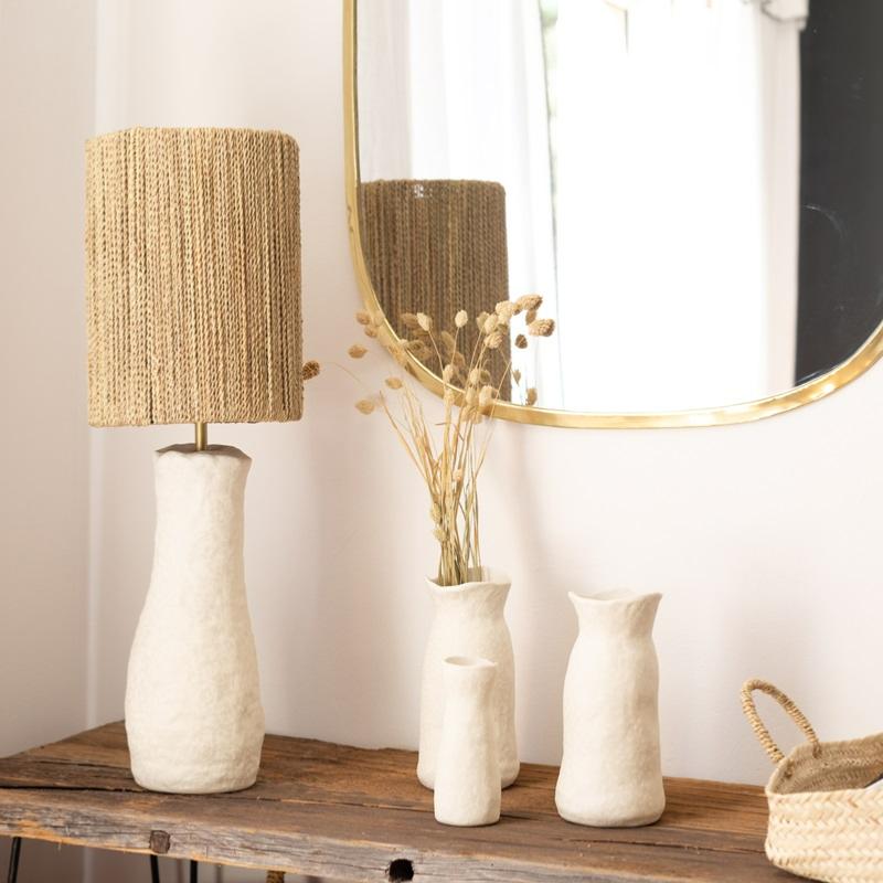 Lampe de table grès blanc corde de palmier KANO SCULPT – ambiance naturelle méditerranéenne Cosydar