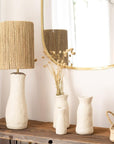 Lampe de table grès blanc corde de palmier KANO SCULPT – ambiance naturelle méditerranéenne Cosydar