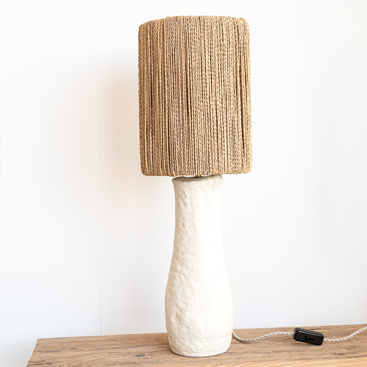 Lampe de chevet tressée en corde de palmier grès blanc KANO SCULPT – décor méditerranéen miroir doré Cosydar