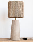 Lampe à poser KANO noyer et corde de palmier tressée – vue complète – Cosydar