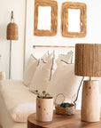 Lampe KANO en noyer et corde posée dans un intérieur bohème naturel – Cosydar