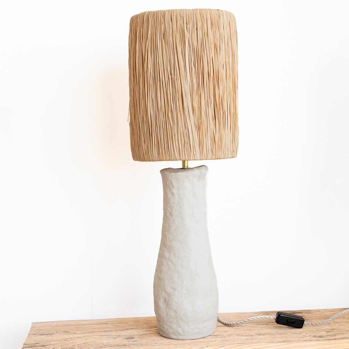 Lampe de table grès blanc raphia naturel filé TANA SCULPT – lumière douce ambiance naturelle Cosydar