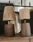 Lampe à poser artisanale en noyer et raphia - COSYDAR
