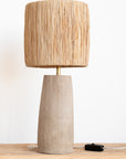 Base en bois naturel sculpté à la main – lampe artisanale TANA – Cosydar
