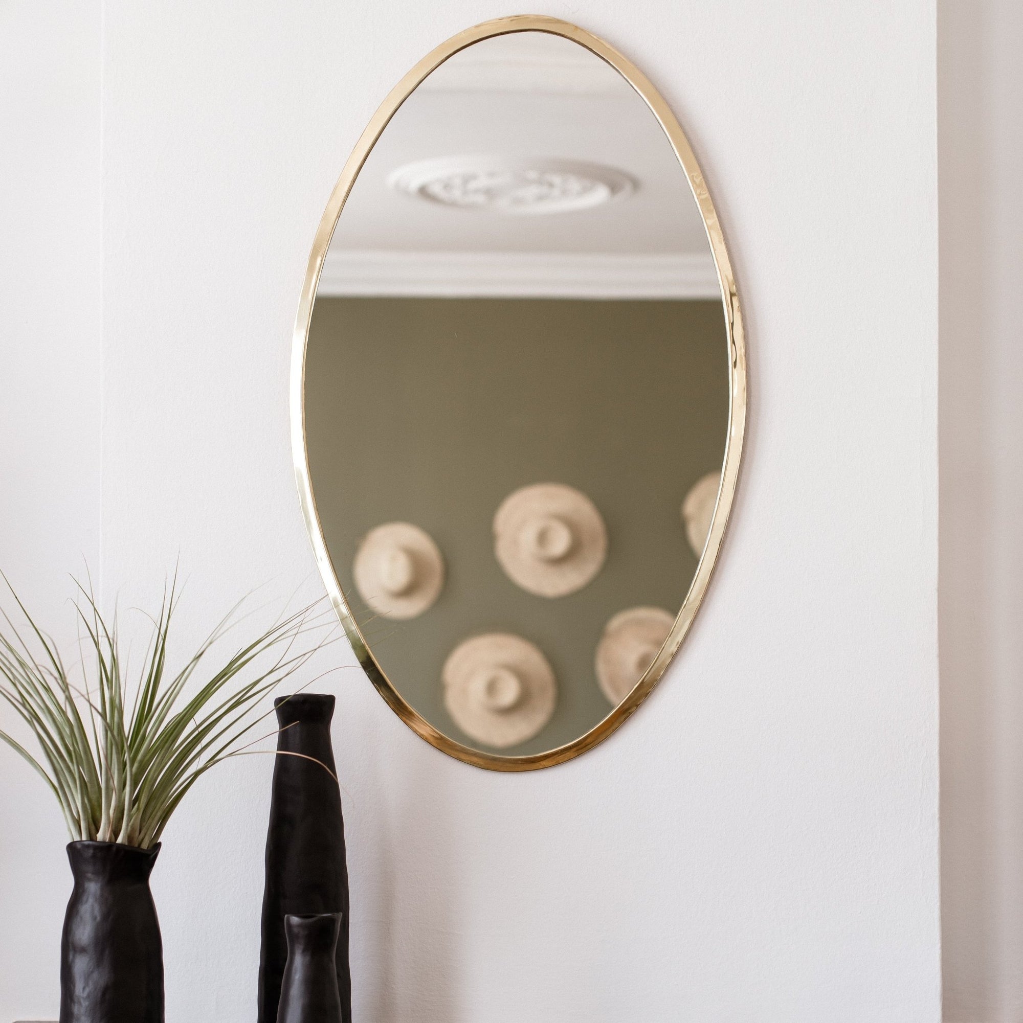 Miroir mural ovale en laiton doré suspendu- COSYDAR