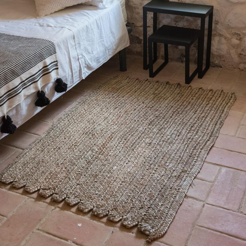 Natte Tressée en Feuille de palmier utilisée comme descente de lit - COSYDAR