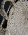 Détail du tressade du Panier cabas artisanal en fibre naturelle, avec 2 anses