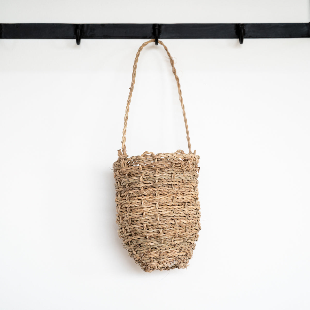 Mini panier ZEN à suspendre en corde de palmier - vue d'ensemble